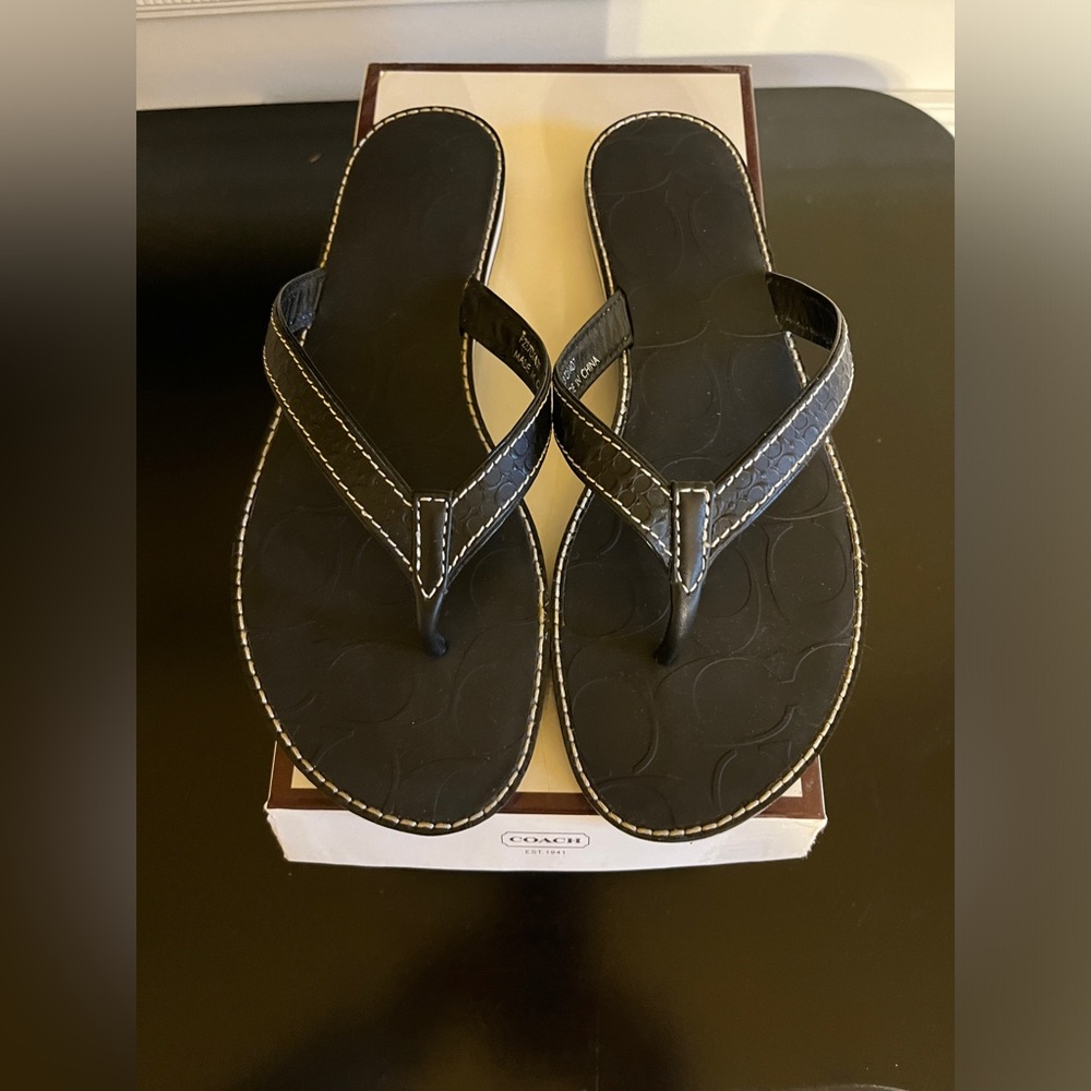 Coach New women Debbie leather slide flip flop size 6 1/2 . signature C